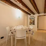 Casa Leone- Cozy And In Apartamento Veneza