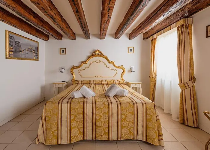 Casa Leone- Cozy And In * Velence