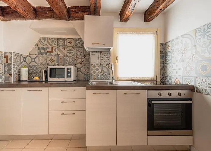 Casa Leone- Cozy And In *