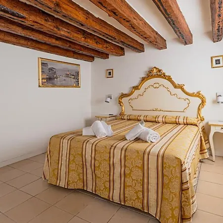Casa Leone- Cozy And In דירה *