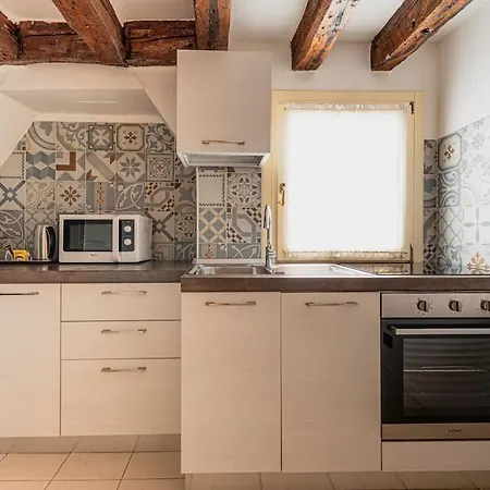 Casa Leone- Cozy And In *